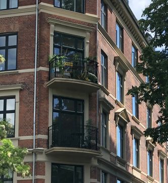 Disse altaner er tilpasset bygningen og blev i 2018
præmieret.
Foto: Ditte Thye 